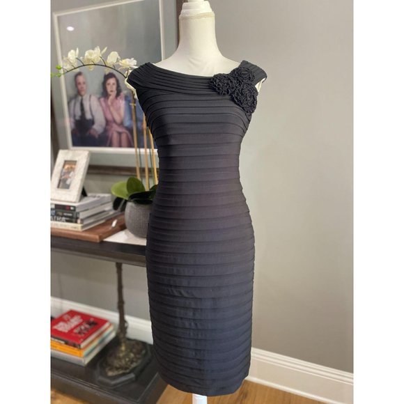 Adrianna Papell Dresses & Skirts - Adrianna Papell Cocktail Dress Black 6